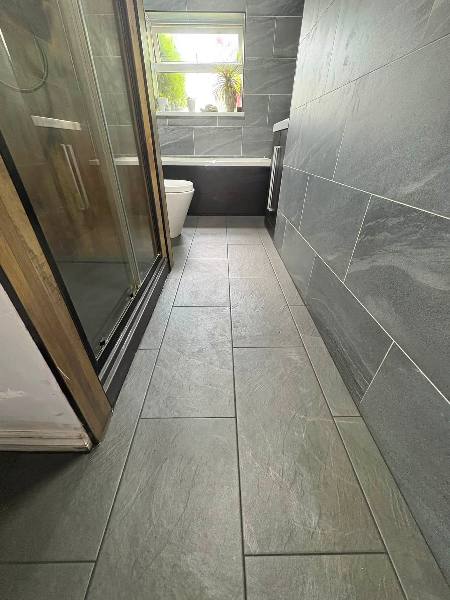 Slate-tiled bathroom floor and walls by Contrast Carpentry Ltd