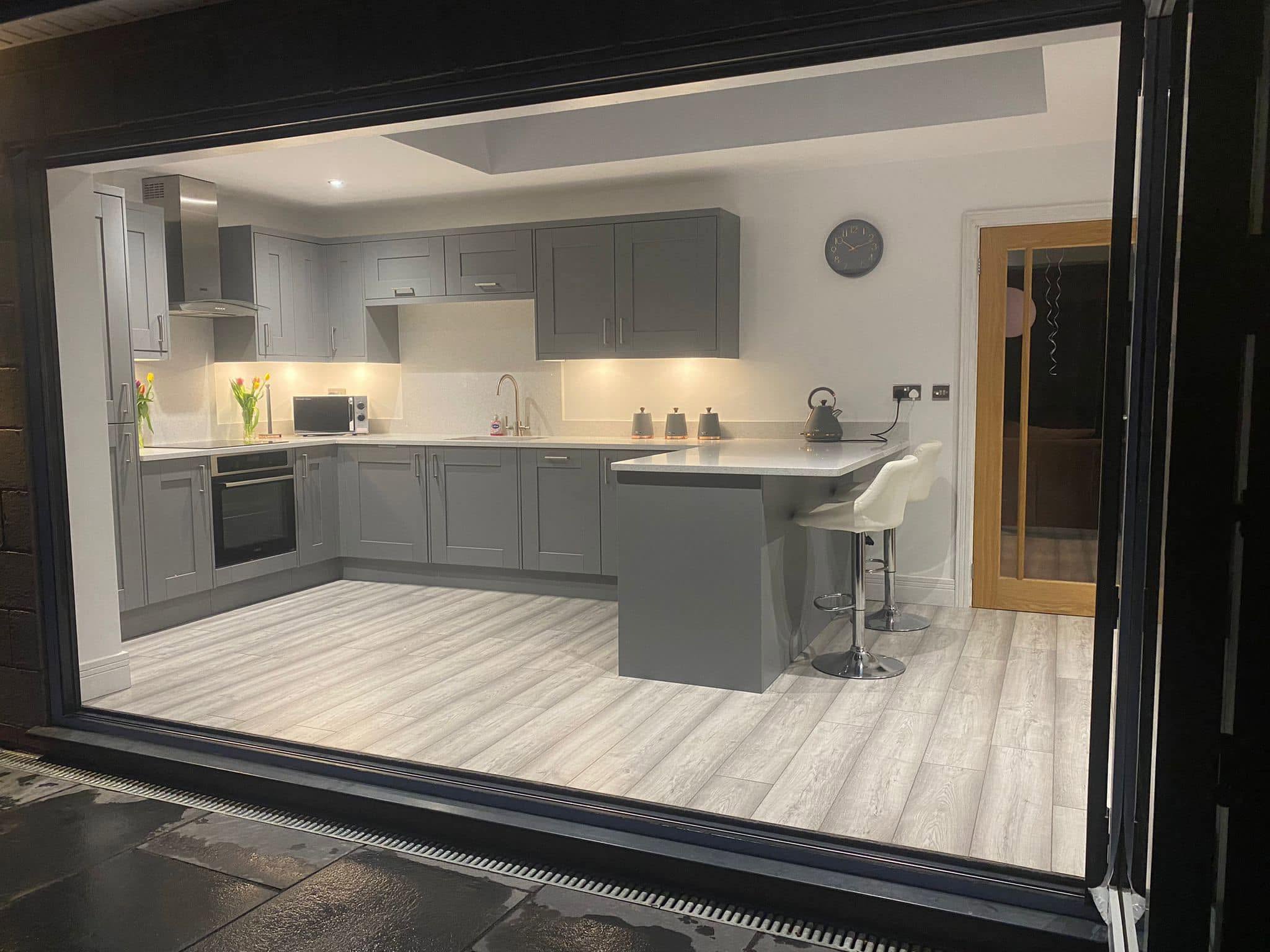 Bespoke fitted kitchen by Contrast Carpentry, Kingswinford